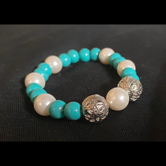 Bracelets - Picture 2 of 13